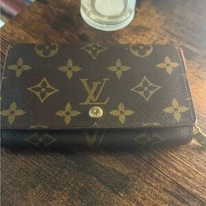 Louis Vuitton LV Medium Monogram Wallet
